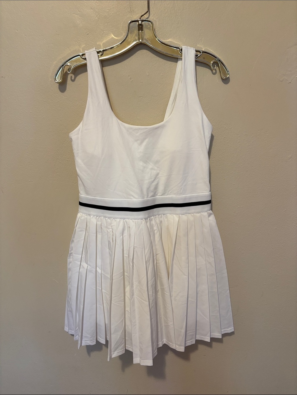 Old Navy White Pleated Tennis Skort with Black Striped Waistband